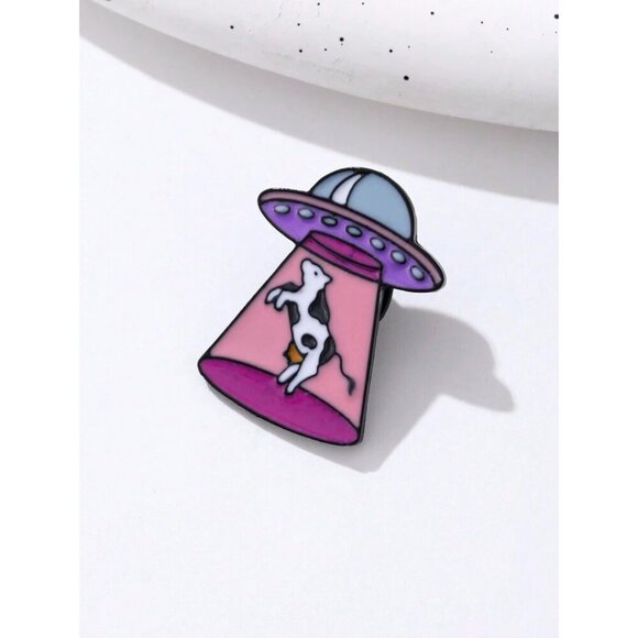 Funny Spacecraft Lapel Pin With Cow And Enamel Finish - Picture 1 of 4